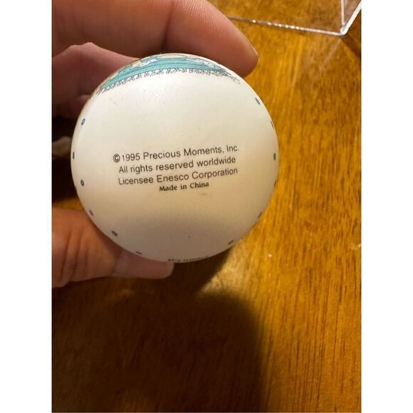 Precious Moments 1995 Christmas Ornament He Covers The Earth With His Beauty - Picture 5 of 7